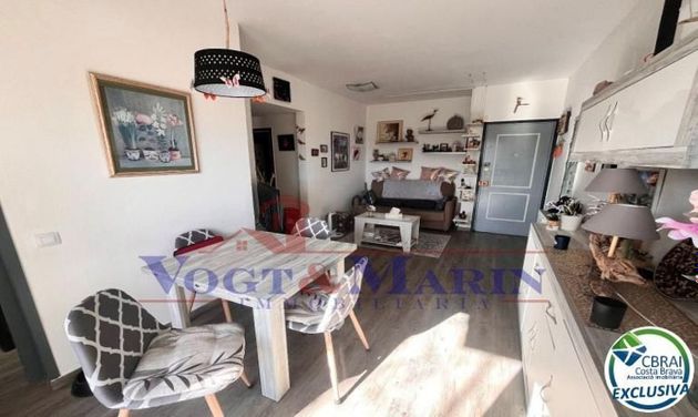 Foto 1 de Venta de piso en Empuriabrava de 2 habitaciones con terraza y aire acondicionado