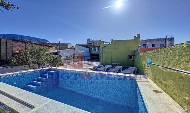 Foto 1 de Casa adossada en venda a Palau-Saverdera de 5 habitacions amb terrassa i piscina