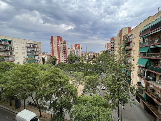 Foto 2 de Pis en venda a calle Alexandre Gali de 4 habitacions amb terrassa i balcó