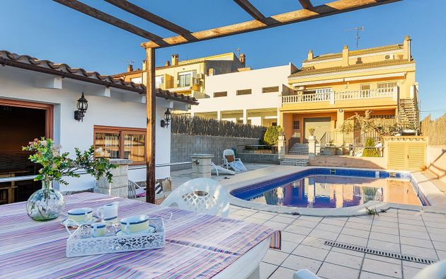 Foto 2 de Venta de casa en Olèrdola de 5 habitaciones con terraza y piscina