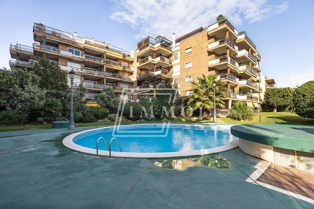 Foto 1 de Piso en venta en Premià de Mar de 4 habitaciones con terraza y piscina