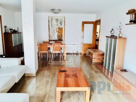 Foto 1 de Venta de piso en Els Pavos de 3 habitaciones con terraza y piscina