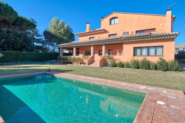 Foto 1 de Xalet en venda a Mont-Ras de 6 habitacions amb terrassa i piscina