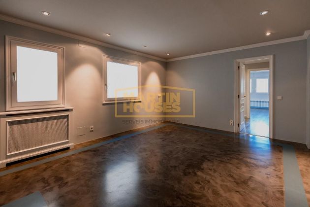 Foto 2 de Ático en venta en Escaldes, les de 2 habitaciones con terraza y calefacción
