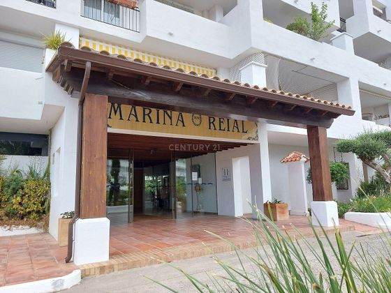 Foto 1 de Venta de piso en calle Del Port Marina de 2 habitaciones con terraza y piscina