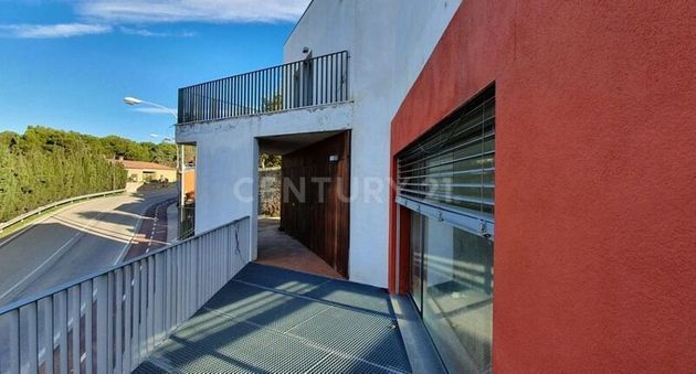 Foto 1 de Casa en venta en calle De Campuig de 3 habitaciones con terraza y piscina