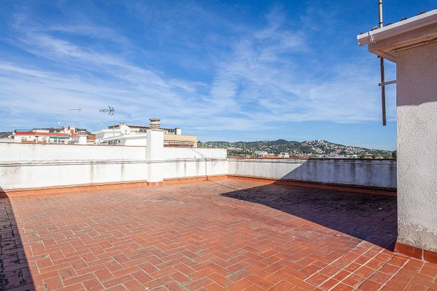 Foto 2 de Pis en venda a calle Santiago Rusiñol de 3 habitacions amb terrassa i balcó