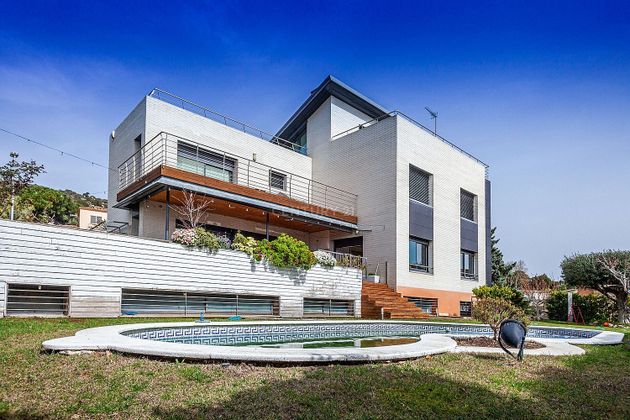 Foto 1 de Casa en venda a calle De L'olivera de 5 habitacions amb terrassa i piscina