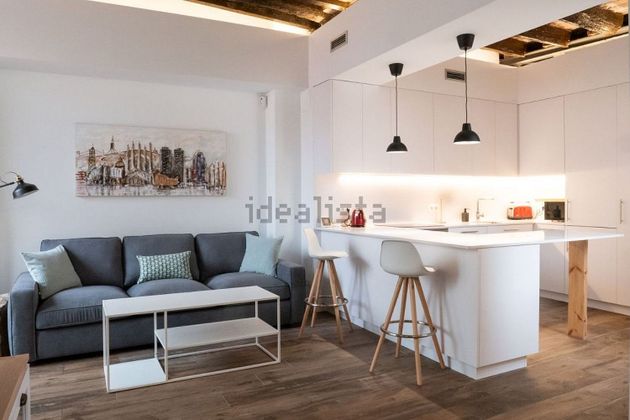 Foto 1 de Àtic en lloguer a El Raval de 2 habitacions amb terrassa i mobles