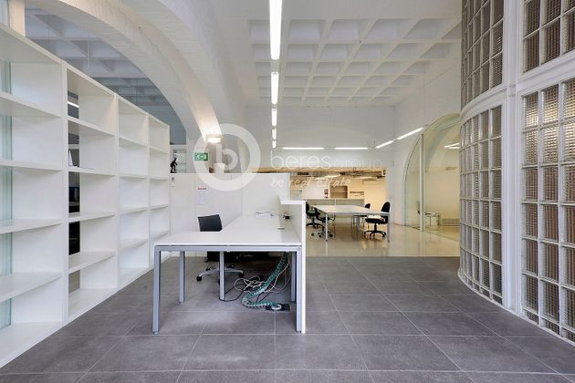Foto 1 de Alquiler de oficina en calle De la Marina de 240 m²