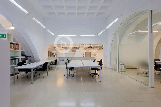 Foto 2 de Alquiler de oficina en calle De la Marina de 240 m²