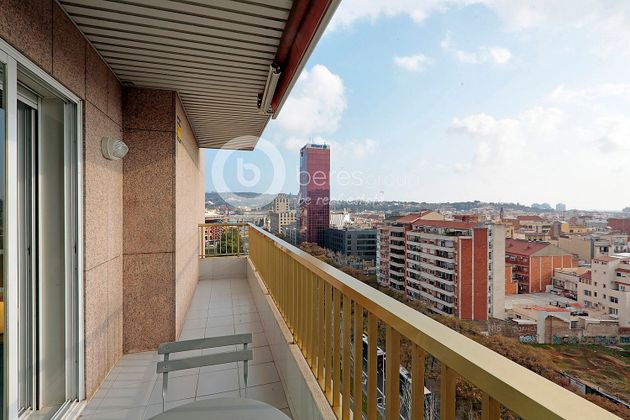 Foto 2 de Piso en alquiler en La Nova Esquerra de l'Eixample de 3 habitaciones con muebles y balcón