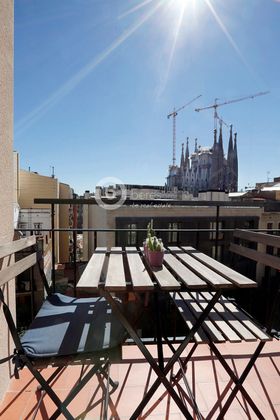 Foto 1 de Pis en lloguer a La Sagrada Família de 4 habitacions amb terrassa i mobles