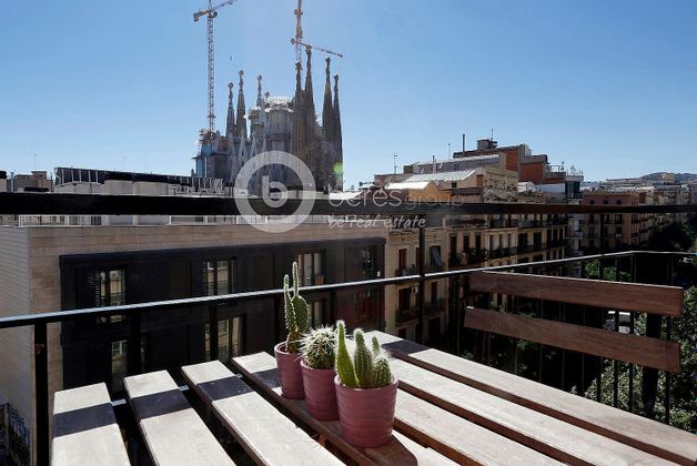 Foto 2 de Pis en lloguer a La Sagrada Família de 4 habitacions amb terrassa i mobles