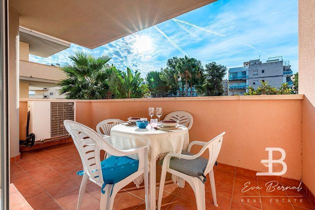 Foto 1 de Piso en venta en La Pineda de 2 habitaciones con terraza y piscina