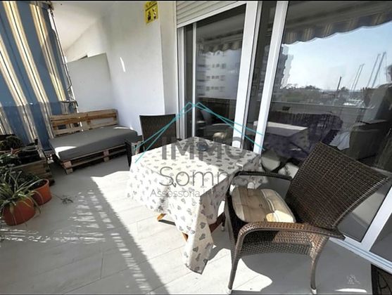 Foto 2 de Venta de ático en Empuriabrava de 3 habitaciones con terraza y balcón