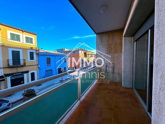 Foto 1 de Pis en venda a Bisbal d´Empordà, La de 3 habitacions amb terrassa i balcó