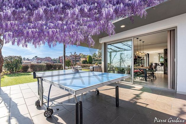 Foto 2 de Xalet en venda a calle Gessami de 5 habitacions amb terrassa i piscina