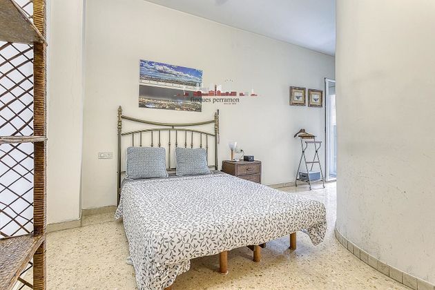 Foto 1 de Dúplex en venda a El Camp de l'Arpa del Clot de 3 habitacions amb balcó i aire acondicionat