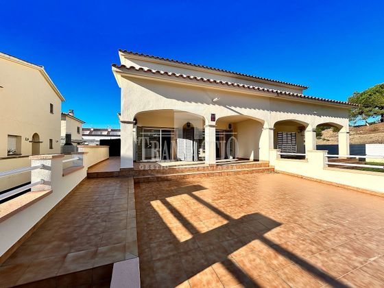 Foto 2 de Casa en venta en Ardiaca - La Llosa de 4 habitaciones con terraza y jardín