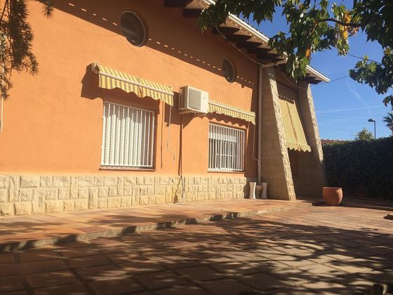 Foto 2 de Xalet en lloguer a Riba-Roja d´Ebre de 5 habitacions amb terrassa i jardí