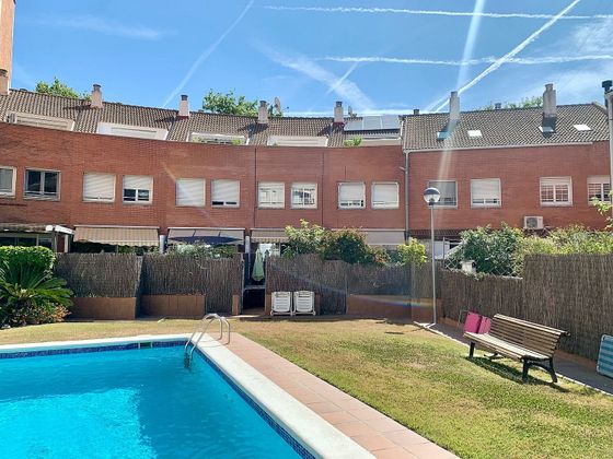 Foto 1 de Casa adossada en venda a La Morera de 4 habitacions amb terrassa i piscina
