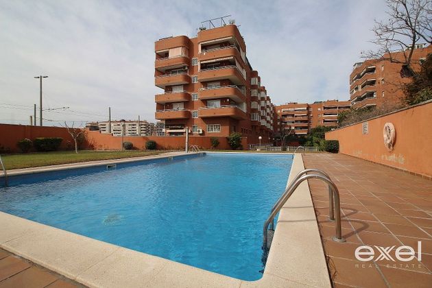 Foto 1 de Venta de piso en Fontsanta - Fatjó de 3 habitaciones con piscina y garaje