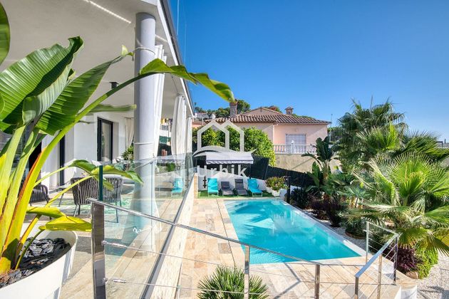 Foto 1 de Xalet en venda a Els Pins - Politur de 5 habitacions amb terrassa i piscina