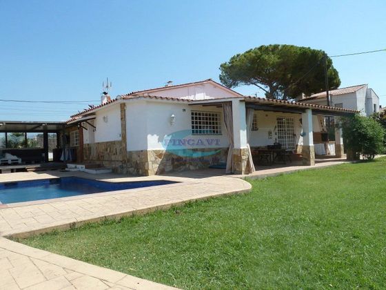 Foto 1 de Casa en venta en Santa Eulàlia de Ronçana de 3 habitaciones con piscina y garaje