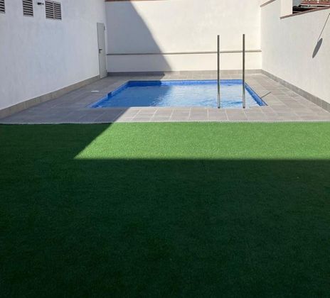 Foto 2 de Venta de piso en Montigalà -Sant Crist de 3 habitaciones con piscina y balcón