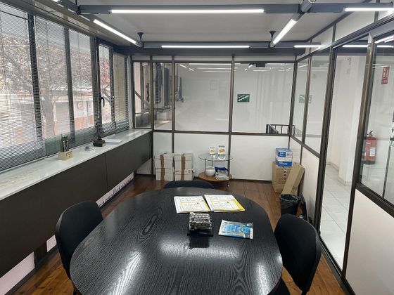 Foto 1 de Oficina en alquiler en La Teixonera de 18 m²