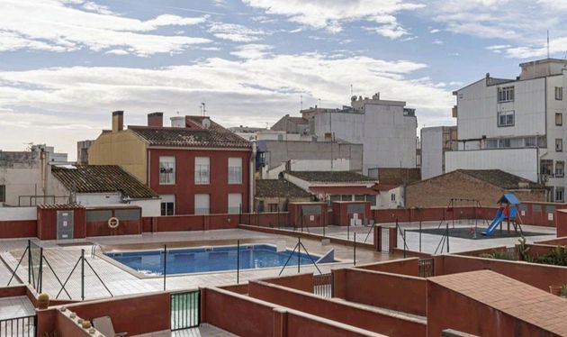 Foto 1 de Venta de piso en Casc Antic - Nou Cambrils de 2 habitaciones con terraza y piscina