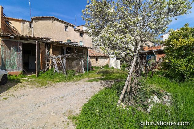 Foto 2 de Venta de casa en Montagut de 7 habitaciones con terraza y jardín