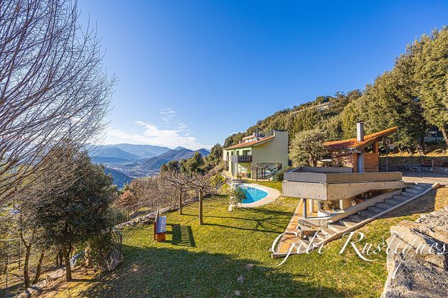 Foto 1 de Chalet en venta en Sant Joan les Fonts de 4 habitaciones con terraza y piscina