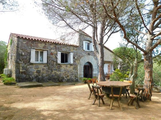 Foto 1 de Venta de casa rural en Castell d'Aro de 5 habitaciones con terraza y piscina