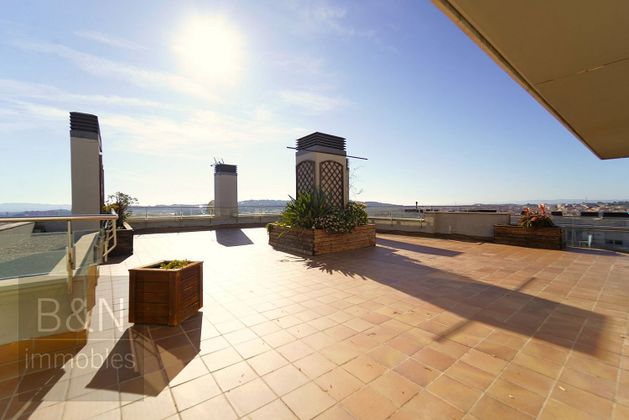 Foto 1 de Ático en venta en Barri del Centre de 2 habitaciones con terraza y piscina