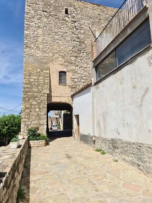 Foto 2 de Casa adosada en venta en calle Tarroja de Segarra de 5 habitaciones con terraza y balcón