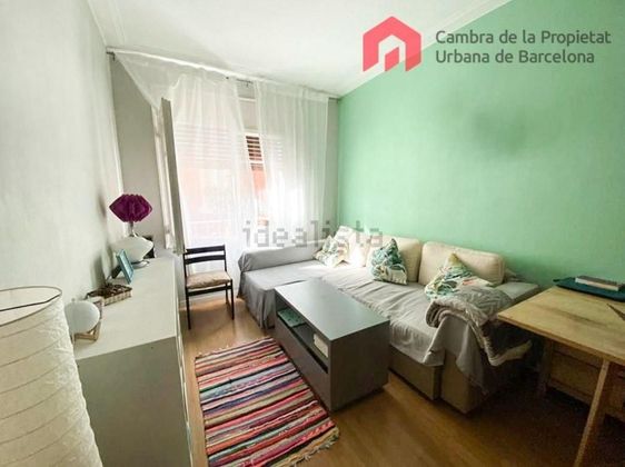 Foto 2 de Venta de piso en Vila de Gràcia de 3 habitaciones con balcón