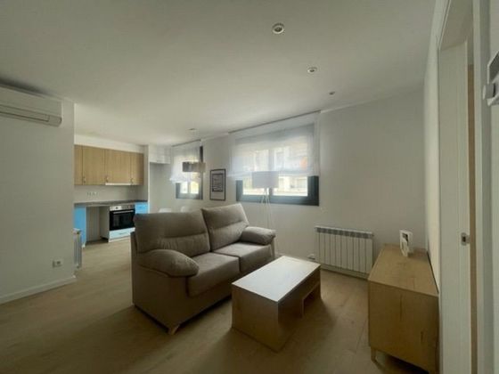 Foto 1 de Piso en alquiler en calle De Pi i Margall de 2 habitaciones con terraza y muebles