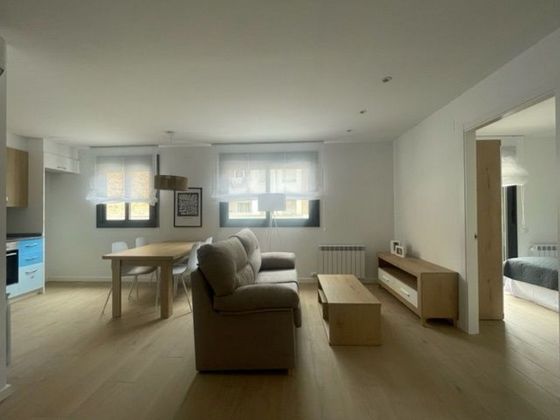 Foto 2 de Piso en alquiler en calle De Pi i Margall de 2 habitaciones con terraza y muebles