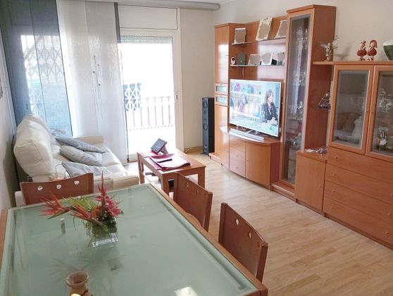 Foto 2 de Pis en venda a Espronceda - Campoamor - Santa Pau de 4 habitacions amb balcó i calefacció