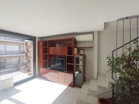 Foto 2 de Dúplex en venda a Centre - Joan Prim de 4 habitacions amb terrassa i balcó