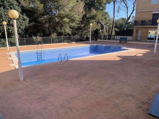 Foto 2 de Casa adossada en venda a Els Munts de 4 habitacions amb terrassa i piscina