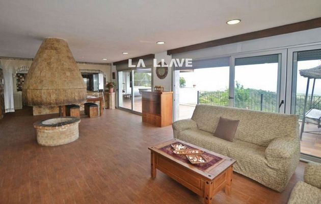 Foto 2 de Casa en venta en Palafolls de 5 habitaciones con piscina y balcón