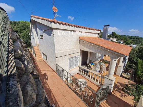 Foto 1 de Casa en venda a Santa Susanna de 4 habitacions amb terrassa i balcó