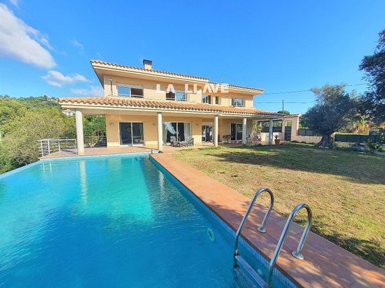Foto 1 de Casa en venda a Santa Susanna de 6 habitacions amb piscina i balcó