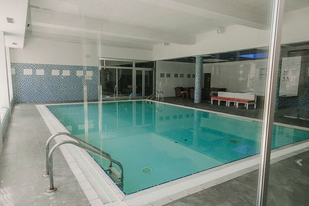 Foto 1 de Venta de piso en calle De Les Pasquales de 2 habitaciones con terraza y piscina