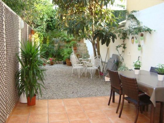 Foto 1 de Alquiler de dúplex en Platja Llarga de 2 habitaciones con terraza y jardín