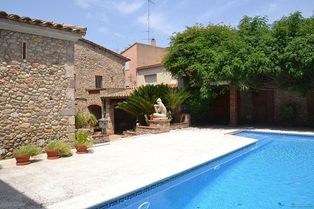 Foto 2 de Casa rural en venda a Sant Pere Pescador de 8 habitacions amb terrassa i piscina