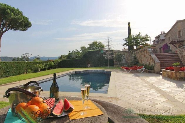 Foto 1 de Casa rural en venda a Can Semi - Mas Nou - Mas Ros de 3 habitacions amb terrassa i piscina